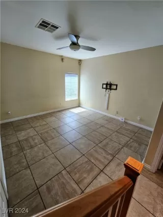 Photo #5: 2610677 Listing