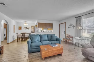 Photo #4: 2610685 Listing