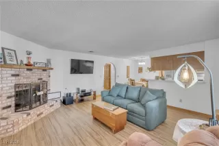 Photo #5: 2610685 Listing