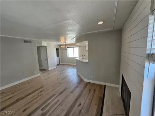 Photo #4: 2610707 Listing