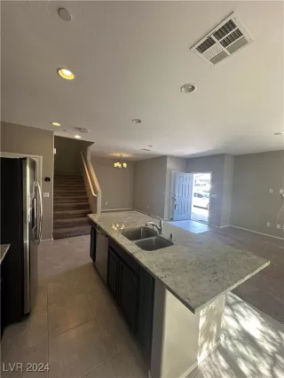 Photo #2: 2610724 Listing 