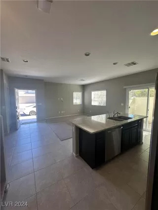 Photo #5: 2610724 Listing 