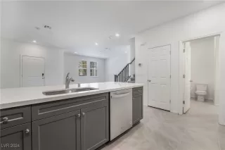 Photo #4: 2610733 Listing 