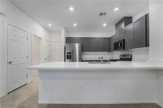 Photo #5: 2610733 Listing 