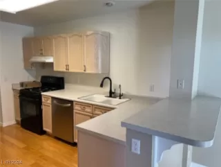 Photo #1: 2610758 Listing 