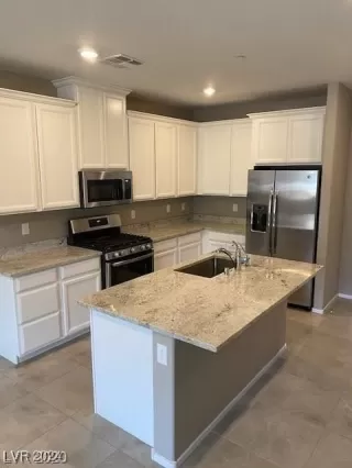 Photo #3: 2610807 Listing 
