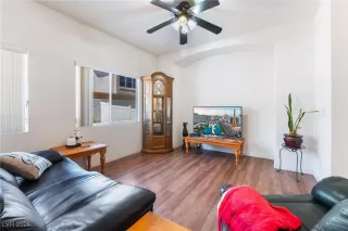 Photo #5: 2610836 Listing