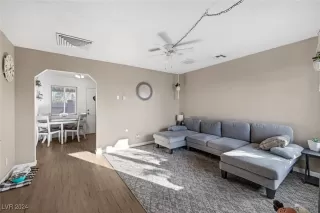 Photo #4: 2610838 Listing 