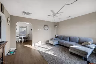 Photo #5: 2610838 Listing 