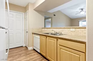 Photo #4: 2610855 Listing 