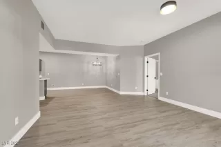 Photo #4: 2610880 Listing