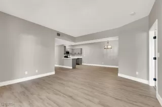 Photo #5: 2610880 Listing