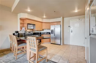 Photo #5: 2610892 Listing