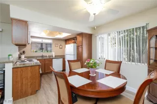 Photo #4: 2610922 Listing