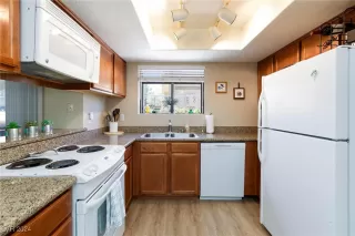 Photo #5: 2610922 Listing