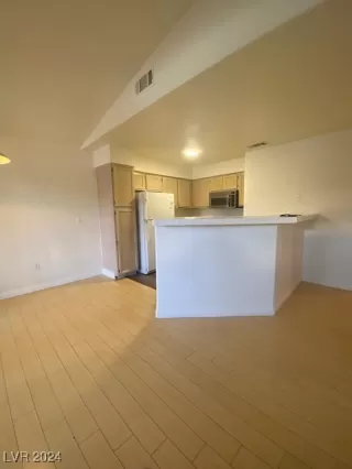 Photo #3: 2610924 Listing 