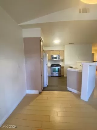 Photo #5: 2610924 Listing 