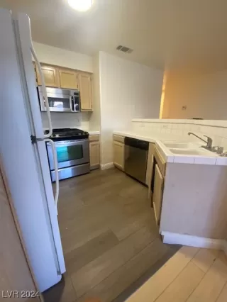 Photo #6: 2610924 Listing 