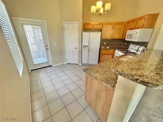 Photo #1: 2610931 Listing 