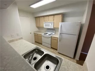 Photo #3: 2610943 Listing 