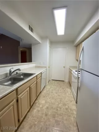 Photo #4: 2610943 Listing 