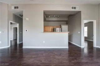 Photo #5: 2610946 Listing 