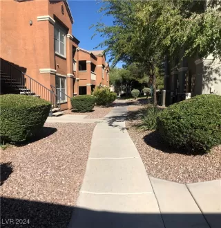 Photo #4: 2610972 Listing 