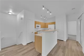 Photo #6: 2610985 Listing