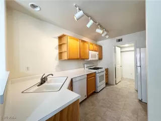 Photo #4: 2610988 Listing 