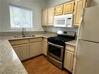 Photo #4: 2610990 Listing 