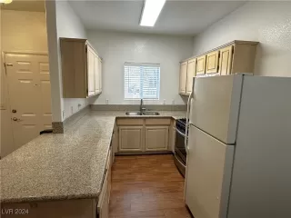 Photo #5: 2610990 Listing 