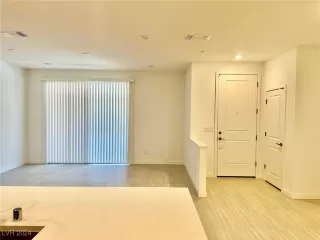 Photo #4: 2611019 Listing 