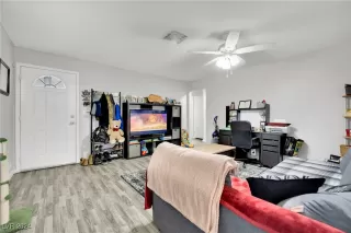 Photo #5: 2611049 Listing