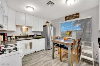 Photo #6: 2611049 Listing