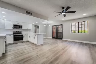 Photo #2: 2611055 Listing