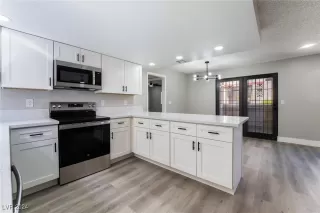 Photo #3: 2611055 Listing