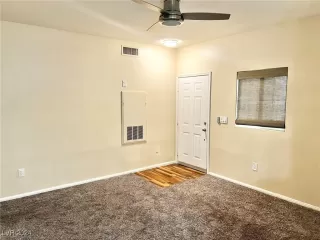 Photo #4: 2611067 Listing