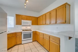 Photo #1: 2611098 Listing