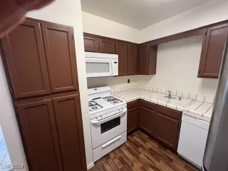 Photo #2: 2611159 Listing