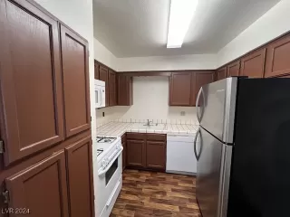 Photo #5: 2611159 Listing