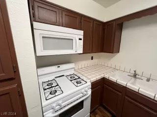 Photo #6: 2611159 Listing