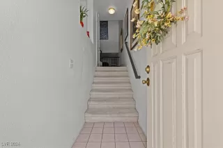 Photo #4: 2611174 Listing