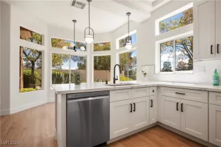 Photo #1: 2611194 Listing