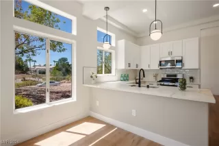 Photo #2: 2611194 Listing