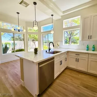 Photo #6: 2611194 Listing