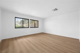 Photo #4: 2611200 Listing