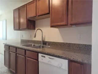 Photo #5: 2611202 Listing 