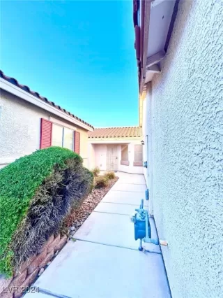 Photo #1: 2611234 Listing