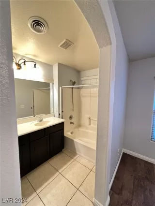 Photo #5: 2611234 Listing