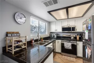 Photo #6: 2611278 Listing